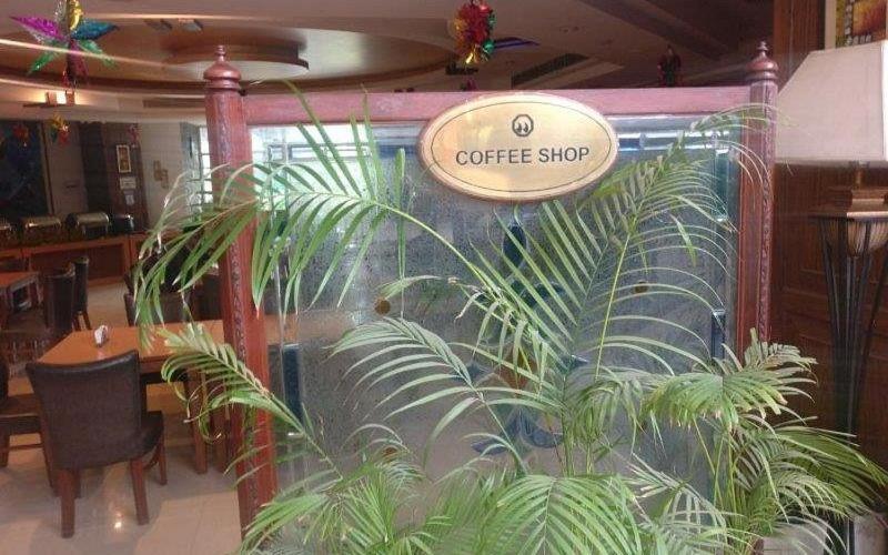 Hotel Raj Hans, Faridabad Exterior foto